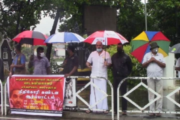 கடத்தப்பட்டு காணாமல் ஆக்கப்பட்ட ஊடகவியலாளருக்கு நீதிக்கோரி மட்டக்களப்பில் கண்டன ஆர்ப்பாட்டம்
