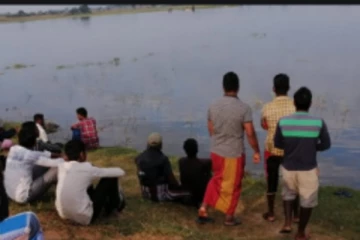 நீரில் மூழ்கி மாயமான மீனவர்! தொடர் தேடுதல்