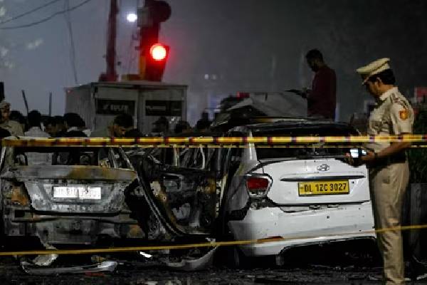 இந்திய தலைநகரை உலுக்கிய கார் வெடிப்பு..! நேரில் கண்டவரின் வாக்குமூலம்: அதிர்ச்சியில் மோடி அரசு | Explosion Near Red Fort Delhi India Today