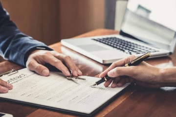 யாழில் நிதிநிறுவன ஊழியர்கள் அடாவடி; கிளிநொச்சியில் இருந்து யாழ் சென்றவருக்கு நேர்ந்த அவலம்