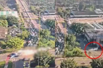 நடுரோட்டில் விழுந்து நொறுங்கிய விமானம் - பதற வைக்கும் வீடியோ