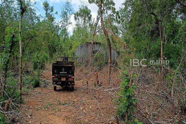 யாழில் இராணுவத்தினரால் விடுவிக்கப்பட்ட காணிகளை அறிக்கைப்படுத்த அனுமதி | Kangesanthurai Area Owners Give Permision To Fence