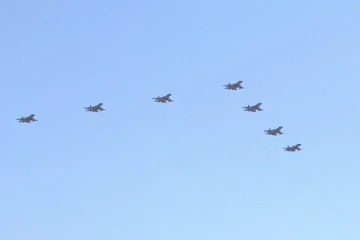 தைவானை சீண்டிய 10 சீன போர் விமானங்கள்!