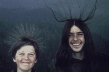 திடீரென செங்குத்தாக நின்ற தலைமுடி: சகோதரர்கள் அடுத்து சந்தித்த பயங்கரம்