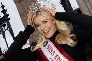 உலக அழகு ராணி போட்டியில் இருந்து பிரித்தானிய பெண் விலகல்