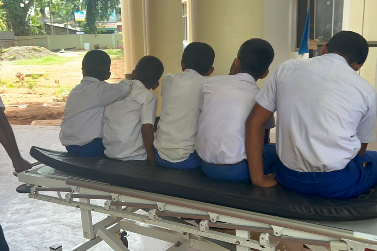 பொலன்னறுவையில் குளவிக்கொட்டுக்கு இலக்காகி 30 பேர் மருத்துவமனையில் அனுமதி | 30 People Admitted To Hospital Polonnaruwa