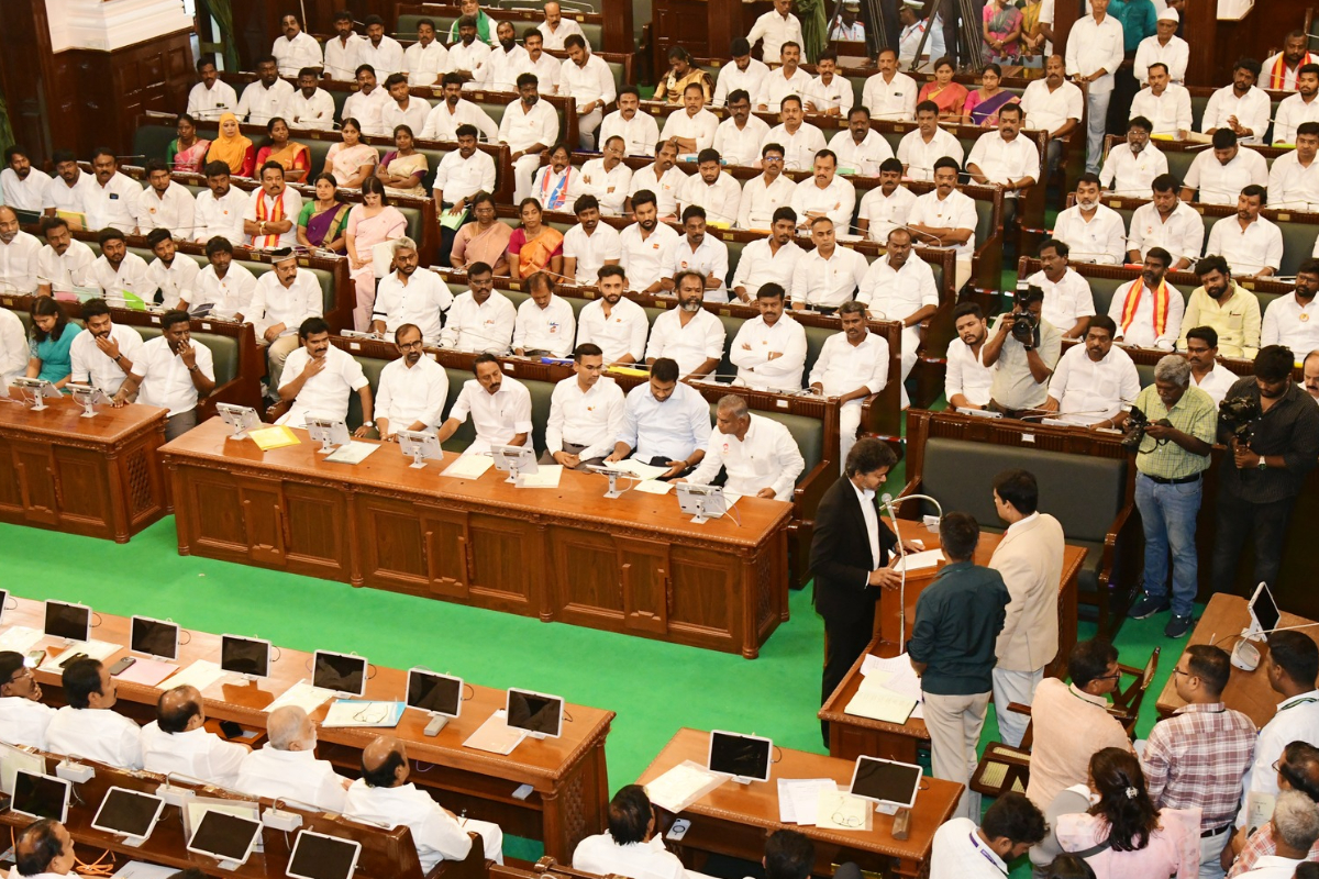த.வெ.கவில் சான்றிதழை மறந்து கூட்டத்தொடருக்கு வருகை தந்த எம்.எல்.ஏக்கள்! | Cm Vijay Takes Oath As Mla In Tn Assembly Today த.வெ.கவில் சான்றிதழை மறந்து கூட்டத்தொடருக்கு வருகை தந்த எம்.எல்.ஏக்கள்! | Cm Vijay Takes Oath As Mla In Tn Assembly Today