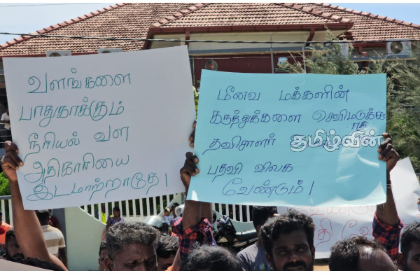 முல்லைத்தீவில் கடற்றொழிலாளர்கள் போராட்டம்!முன்வைக்கப்பட்டுள்ள கோரிக்கை | Fishermen S Protest In Mullaitivu