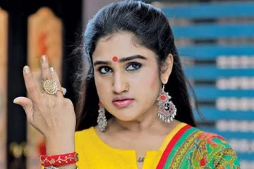 பிக் பாஸ் வீட்டின் ஊர்க்கிழவி என அழைக்கப்படும் முக்கிய போட்டியாளர்! சர்ச்சையை ஏற்படுத்திய வனிதாவின் பதிவு..