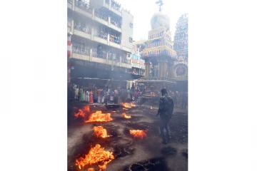 கோவில் ஊர்வலத்தில் ஏற்றிய கற்பூரங்களினால் நடந்த பயங்கரம்!