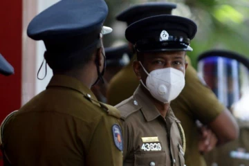பாடசாலை  வகுப்பறையில் தூக்கில் தொங்கிய சடலத்தால் பரபரப்பு