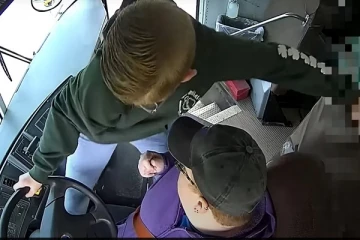 திடீரென மயங்கிய பேருந்து ஓட்டுநர்: பள்ளி மாணவர்களின் உயிரை காப்பாற்றிய 7 வயது சிறுவன்