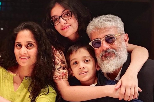 கால்பந்து உடையில் அஜித் மகன் ஆத்விக்.. ஷாலினி உடன் இருக்கும் போட்டோ வைரல் | Aadvik Ajith And Shalini Photo Goes Viral கால்பந்து உடையில் அஜித் மகன் ஆத்விக்.. ஷாலினி உடன் இருக்கும் போட்டோ வைரல் | Aadvik Ajith And Shalini Photo Goes Viral