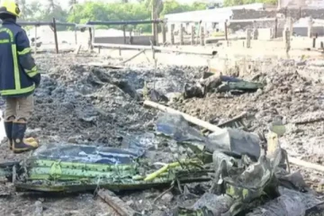 சென்னையில் வெடித்து சிதறிய விமானம்; குதித்த விமானிகள்? பரபரப்பு பின்னணி!