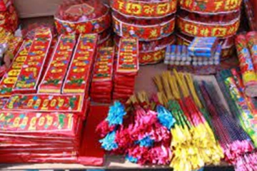 பட்டாசு உள்ளிட்ட வெடிபொருட்களின் விலைகள் உயர்வு