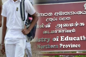 மன்னார் பாடசாலையில் மாணவனை காலால் உதைத்த போதகர்