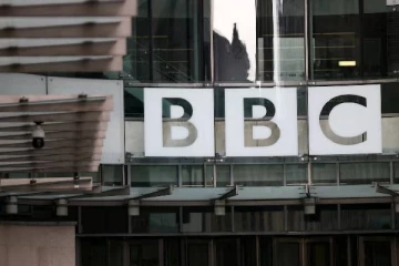 ட்ரம்ப் ஆவணப்பட விவகாரம்... BBC நிர்வாகக்குழு உறுப்பினர் பானர்ஜி ராஜினாமா