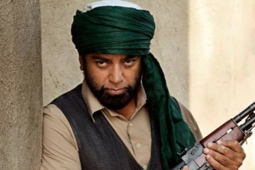 அச்சு அசல் கமல் ஹாசன் போலவே இருக்கும் துபாய் நபர்.. முக்கிய நடிகர் எடுத்துக்கொண்ட புகைப்படம்