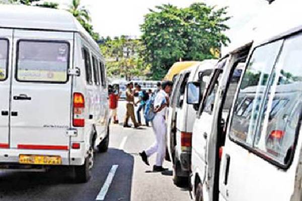 பொலிஸாருக்கு அதிர்ச்சி கொடுத்த பாடசாலை வாகனங்கள் ; திடீர் சோதனையில் வெளிப்பட்ட விடயம் | School Vans Raided Suddenly Police Shocked