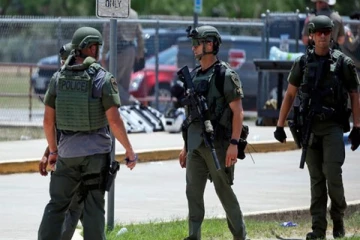 அமெரிக்காவில் பள்ளியில் ஏற்பட்ட துப்பாக்கிச்சூட்டில் மாணவர் ஒருவர் கைது!