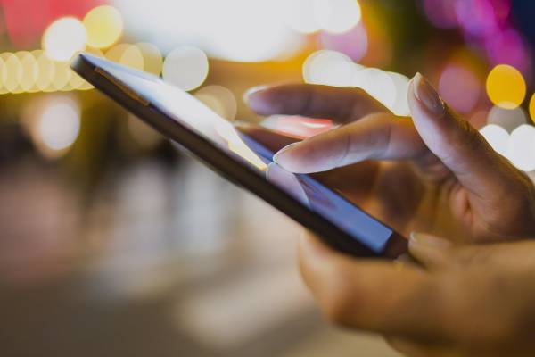 கையடக்க தொலைபேசிக்கு ஒரு இலட்சம் ரூபா வரி | Tax Of Rs 1 Lakh Per Mobile Phone