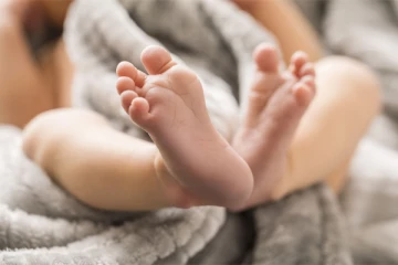 கர்ப்பமாக இருப்பது தெரியாமல் குழந்தை பெற்றெடுத்த கர்ப்பிணி