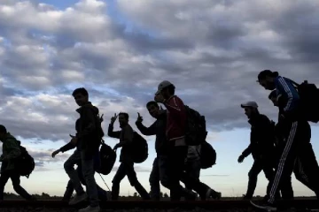 பிரித்தானியாவில் தஞ்சமடைய காத்திருக்கும் புலம்பெயர்ந்தோரின் எண்ணிக்கை அதிகரிப்பு