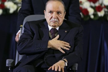 அல்ஜீரியாவின் நீண்டகால ஜனாதிபதி  காலமானார்