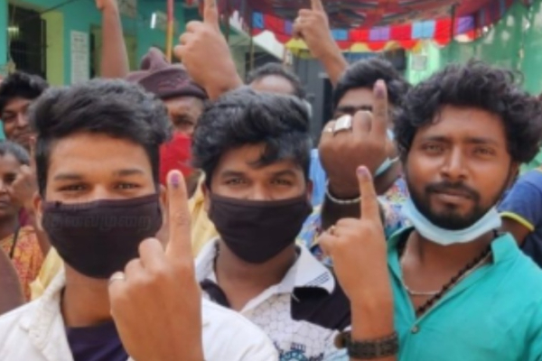 முதல்முறையாக ஆவடி மாநகராட்சியில் நரிக்குறவ இன இளைஞர்கள் வாக்களித்தனர் - தமிழ்நாடு
