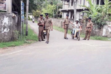 யாழில் அதிர்ச்சி சம்பவம் : 4 மாத குழந்தையின் கழுத்தில் கத்தியை வைத்த கொள்ளை கும்பல்!