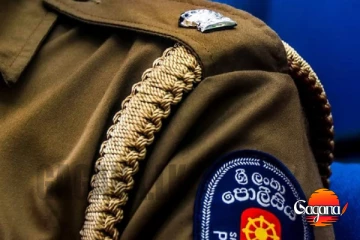 පොලිස් අම්මා තරුණයෙක්ට ඉස්පිරිතාලේ නවතින්නම පහර දීලා