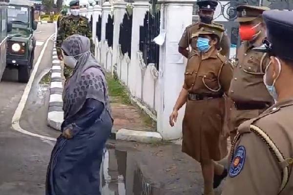 உயிர்த்த ஞாயிறு தாக்குதல் சூத்திரதாரி சஹ்ரானின் மனைவியிடம் கையளிக்கப்பட்ட ஆவணம்! - ஐபிசி தமிழ்