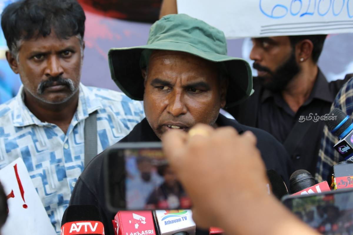 யாழில் ஊடக அடக்கு முறைக்கு எதிரான போராட்டம்: பின் கதவால் சென்ற பிரதி அமைச்சர் | Protest Against Media Repression In Jaffna