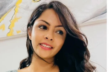 වයසත් එක්ක අපි විලාසිතා කරන විදිහ වෙනස් කරන්න ඕනි.. ශලනි තාරකා කිව්ව වෙනස්ම කතාව...(PHOTOS)