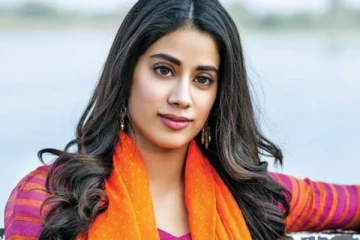இணையத்தையே பற்ற வைத்த ஸ்ரீதேவி மகளின் லேட்டஸ்ட் புகைப்படம், அதும் இப்படியா