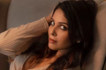 ட்ரான்ஸ்பரண்ட் சேலையில் உலா வரும் நடிகை சாந்தினி..லேட்டஸ்ட் கிளிக்ஸ்