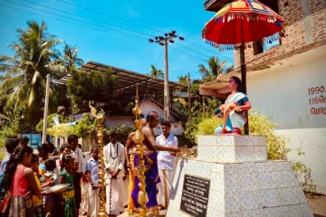 உணர்வுபூர்வமாக அனுஷ்டிக்கப்பட்ட வீரமுனை படுகொலையின் 33ஆவது நினைவேந்தல்! (படங்கள்)
