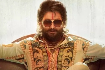 புஷ்பா குழுவினருக்கு தங்க நாணயங்கள், ரூ.10 லட்சம் ரொக்கம் பரிசாக வழங்கிய அல்லு அர்ஜுன்