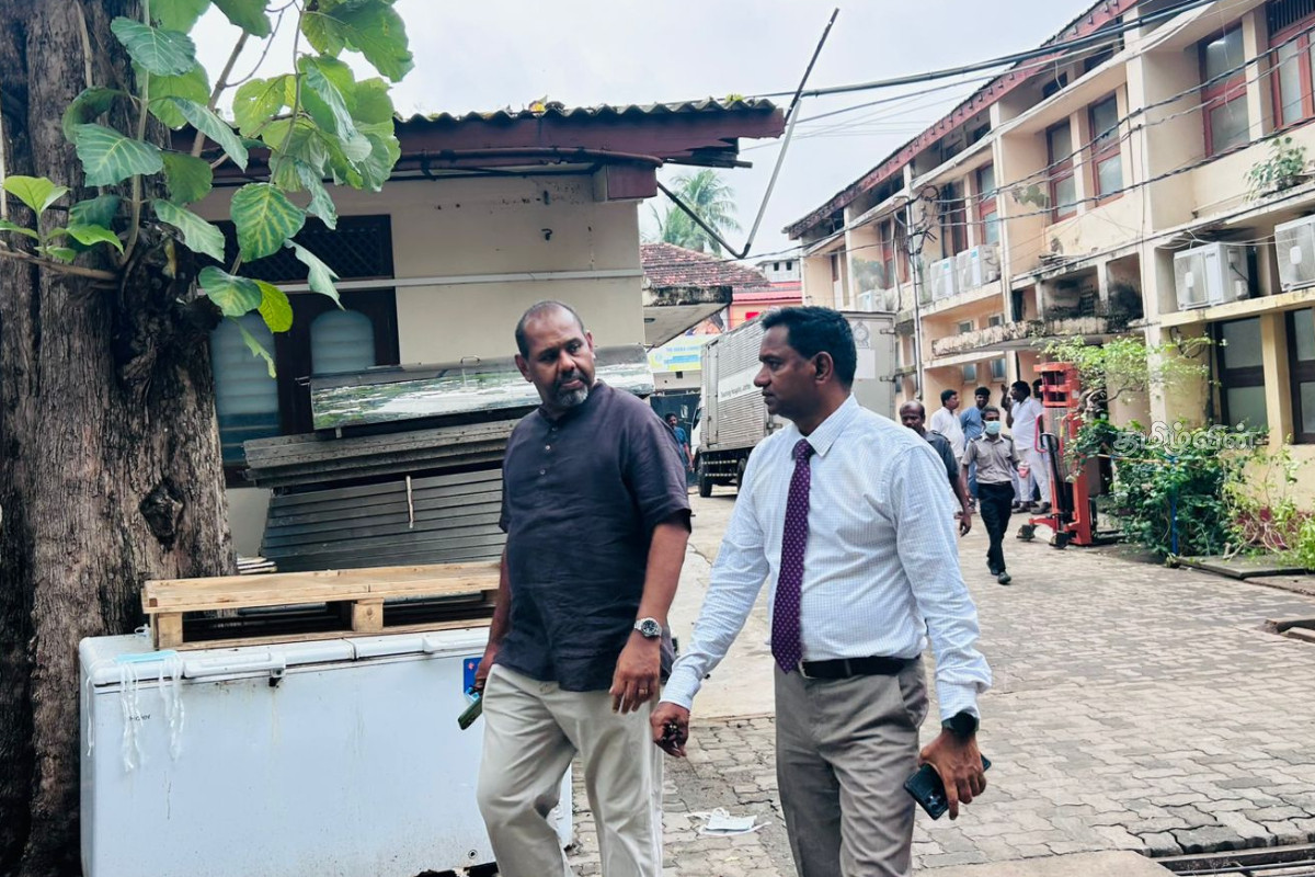 யாழ்ப்பாண வைத்தியசாலையில் தீ விபத்து: நேரில் சென்று பார்வையிட்ட கஜேந்திரகுமார் எம்.பி | Fire Accident Jaffna Hospital Gajendrakumar Visit யாழ்ப்பாண வைத்தியசாலையில் தீ விபத்து: நேரில் சென்று பார்வையிட்ட கஜேந்திரகுமார் எம்.பி | Fire Accident Jaffna Hospital Gajendrakumar Visit