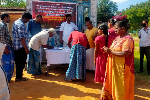 "கிளிநொச்சி - முல்லைத்தீவு எல்லை நிர்ணயம் தொடர்பில் மக்களிடையே குழப்பம்" (Photos) | Kilinochchi Srilanka People Preventionerrorismact "கிளிநொச்சி - முல்லைத்தீவு எல்லை நிர்ணயம் தொடர்பில் மக்களிடையே குழப்பம்" (Photos) | Kilinochchi Srilanka People Preventionerrorismact