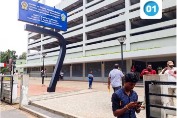 குடிவரவு திணைக்களத்திற்கு முன்பாக குழந்தை பிரசவித்த பெண்