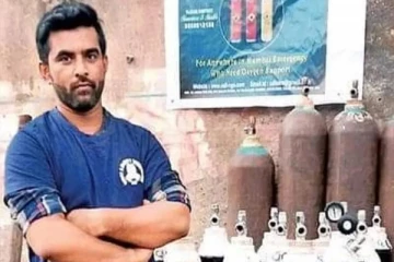 ரியல் ஹீரோ! 22 லட்ச ரூபாய் காரை விற்று நோயாளிகளுக்கு உதவும் இளைஞர்