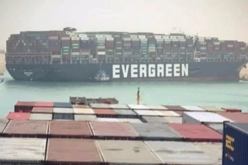 கரை தட்டிய கப்பல்: பதட்டத்தில் உலக நாடுகள் காரணம் என்ன?