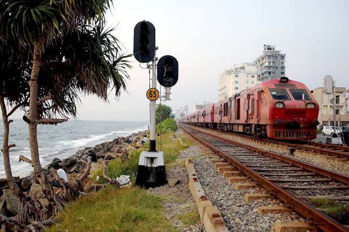 கடலோர தொடருந்து பாதை புனரமைப்பு குறித்து வெளியான தகவல்