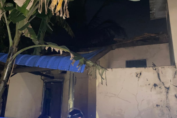யாழில். குப்பைக்கு வைத்த தீயால் நேர்ந்த விபரீதம்! | Fire Breaks Out In A House In Jaffna