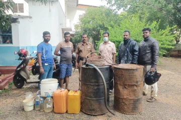 கசிப்பு காய்ச்சிய இருவர் நள்ளிரவில் கைது! யாழில் சம்பவம்