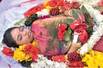 කාටත් හොරා ඇවිත්, සියදිවි නසාගත් පෙම්වතියගේ දේහයට තැල්ල බැන්ද පෙම්වතා - මෙරටින් ඇසෙන සංවේදී පුවත..
