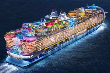 திறந்த நீரில் முதல் பயணம் செய்துள்ள உலகின் மிகப்பெரிய உல்லாசப் பயணிகள் கப்பல்