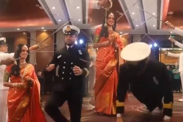 திருமண வரவேற்பில் புஷ் அப் செய்து அசத்திய மாப்பிள்ளை! (Video) | Groom Doing Push Ups At The Wedding Reception