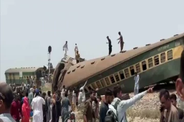 ரயில் தடம் புரண்டு விபத்து - 22 பேர் உயிரிழப்பு, 50 பேர் படுகாயம்..!